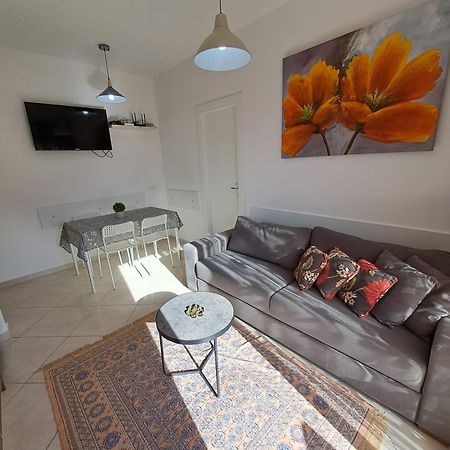 Flowers & Green 2 Bedrooms Apartment & Box Garage Влёра Экстерьер фото